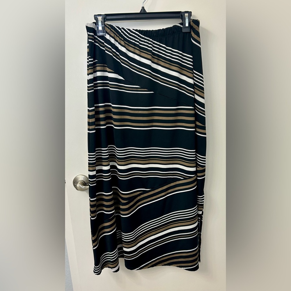 Notations Asymmetrical Print Striped Maxi Skirt in Black and Brown White XL